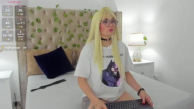 Snapshot of CandieGilson__ chatting on February 17, 2025, 6:15 pm CandieGilson   online show from February 17, 2025, 6:15 pm