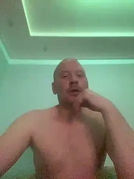 Krzysiekg123 online show from February 8, 2026, 8:23 pm