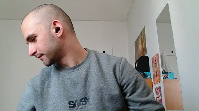 Snapshot of OskarBreno chatting on May 14, 2026, 10:55 am OskarBreno online show from May 14, 2026, 10:55 am