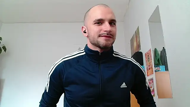 Snapshot of OskarBreno chatting on May 18, 2026, 2:12 pm OskarBreno online show from May 18, 2026, 2:12 pm