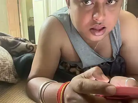 Kristi Uniq online show from November 11, 2025, 7:08 am