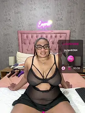 Snapshot of VixenRoyaleX chatting on July 9, 2026, 2:04 am VixenRoyaleX online show from July 9, 2026, 2:04 am