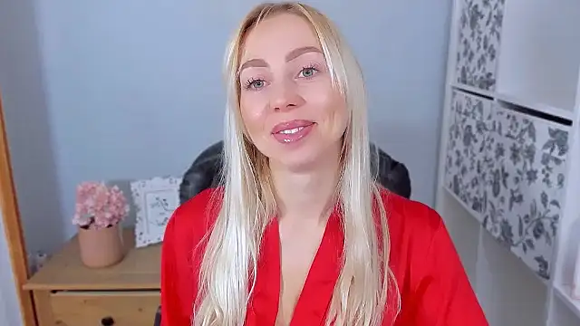 MargaritaRose online show from November 28, 2025, 7:33 am