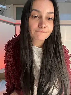 lunalovelee online show from November 18, 2025, 4:22 pm