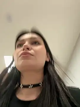 lunalovelee online show from March 5, 2026, 11:17 am