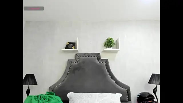 EmiliaRose  online show from November 21, 2025, 9:02 pm