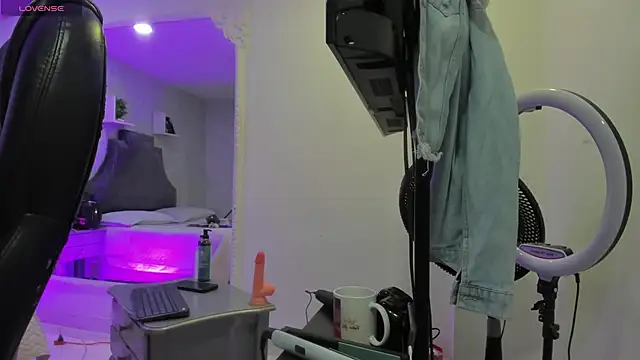 EmiliaRose  online show from February 27, 2026, 8:42 pm