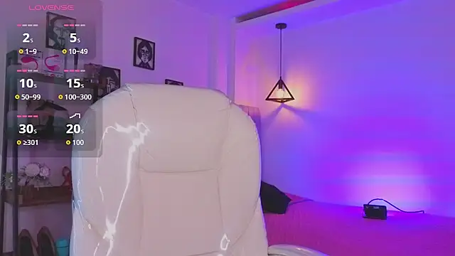 Miller Vanessa  online show from September 20, 2025, 8:32 pm