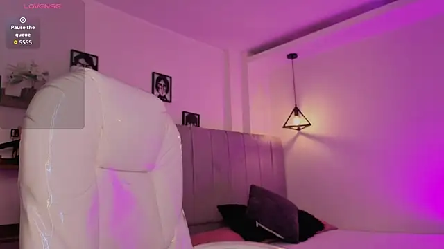 Miller Vanessa  online show from October 16, 2025, 8:32 pm