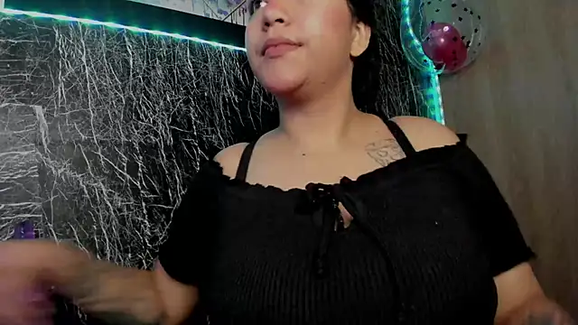 Snapshot of Bellota_Girl chatting on March 9, 2025, 9:57 pm Bellota Girl online show from March 9, 2025, 9:57 pm