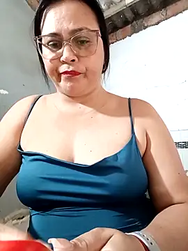 Snapshot of promiscuous-indecent-momm chatting on February 3, 2026, 2:33 pm promiscuous-indecent-momm online show from February 3, 2026, 2:33 pm