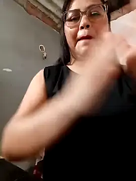 Snapshot of promiscuous-indecent-momm chatting on February 8, 2026, 2:20 pm promiscuous-indecent-momm online show from February 8, 2026, 2:20 pm