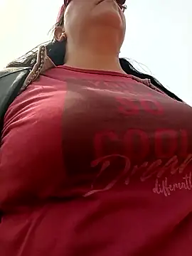 Snapshot of promiscuous-indecent-momm chatting on April 13, 2026, 3:06 pm promiscuous-indecent-momm online show from April 13, 2026, 3:06 pm