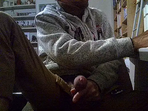 createur34 online show from November 21, 2025, 9:46 pm