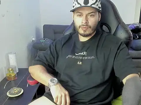 ragnar lothbrok777 online show from April 4, 2026, 10:18 pm