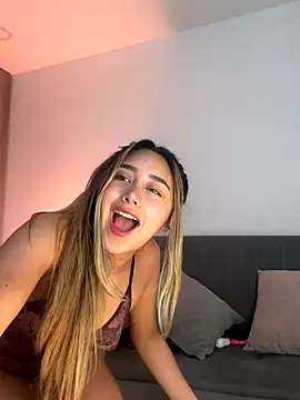 Hornyholly   online show from October 26, 2025, 3:07 pm