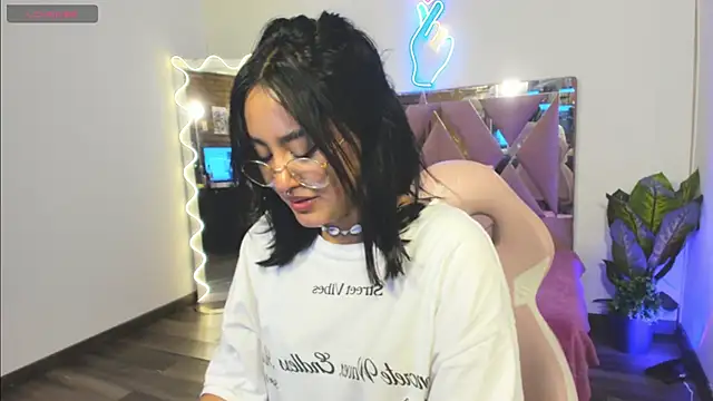 LUDO KITTY TAY online show from February 17, 2025, 3:15 am