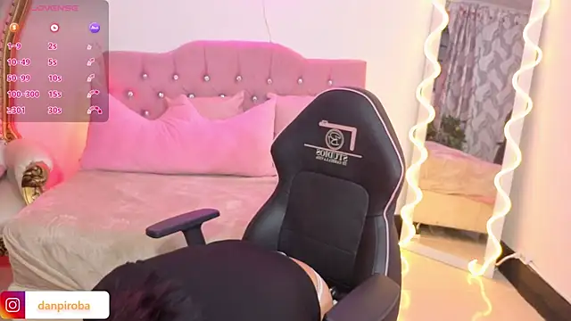 LUDO KITTY TAY online show from October 15, 2025, 4:01 am