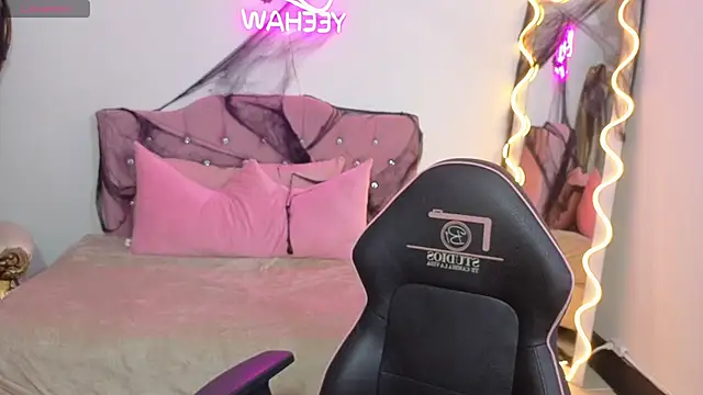 LUDO KITTY TAY online show from October 18, 2025, 3:20 am