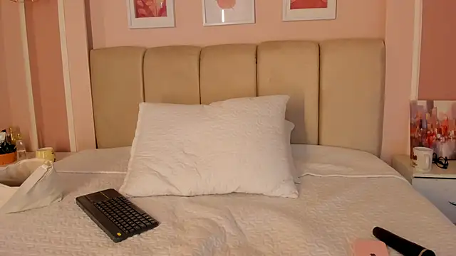 Snapshot of Annie_rhoades chatting on April 9, 2026, 12:54 pm Annie rhoades online show from April 9, 2026, 12:54 pm