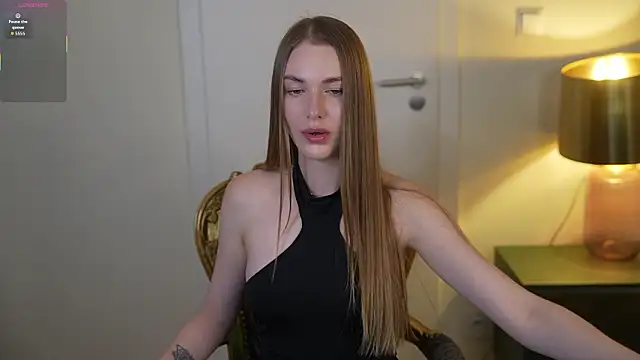 Snapshot of Layla_Sweet_ chatting on February 2, 2026, 8:51 pm Layla Sweet online show from February 2, 2026, 8:51 pm