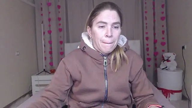 Snapshot of TessaDaybreak chatting on February 6, 2026, 7:23 am TessaDaybreak online show from February 6, 2026, 7:23 am