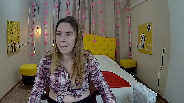 Snapshot of TessaDaybreak chatting on February 11, 2026, 12:32 pm TessaDaybreak online show from February 11, 2026, 12:32 pm