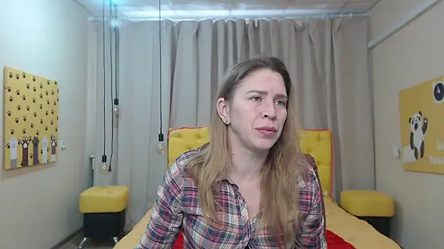 Snapshot of TessaDaybreak chatting on February 18, 2026, 7:48 am TessaDaybreak online show from February 18, 2026, 7:48 am