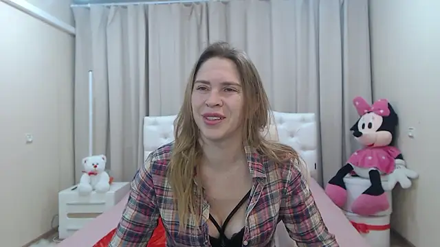 Snapshot of TessaDaybreak chatting on February 20, 2026, 7:43 am TessaDaybreak online show from February 20, 2026, 7:43 am