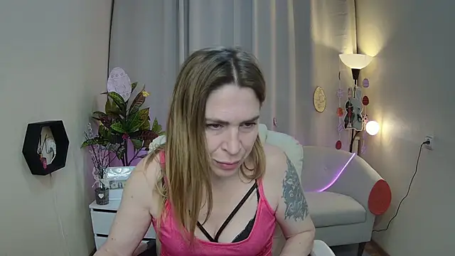 Snapshot of TessaDaybreak chatting on April 4, 2026, 7:17 am TessaDaybreak online show from April 4, 2026, 7:17 am