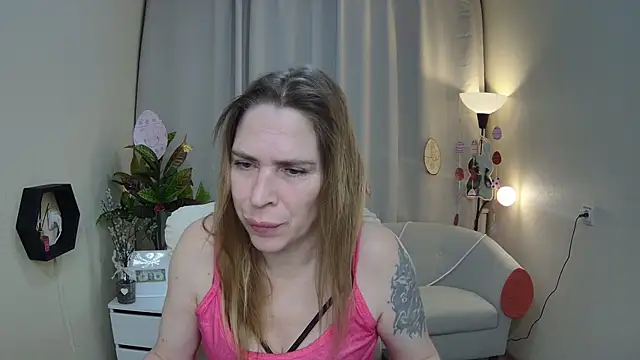 Snapshot of TessaDaybreak chatting on April 5, 2026, 7:49 am TessaDaybreak online show from April 5, 2026, 7:49 am