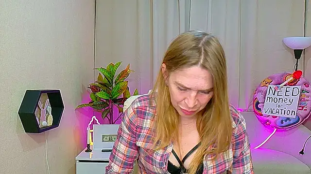 TessaDaybreak online show from May 26, 2026, 6:42 am
