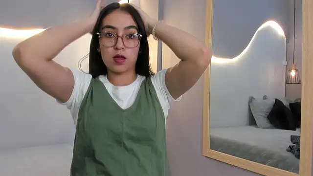 lucelly 15 online show from January 13, 2026, 11:48 am