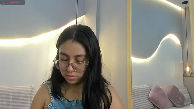 Snapshot of lucelly_15 chatting on January 18, 2026, 11:47 am lucelly 15 online show from January 18, 2026, 11:47 am