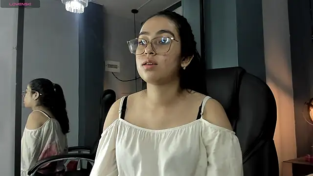 Snapshot of lucelly_15 chatting on February 1, 2026, 11:53 am lucelly 15 online show from February 1, 2026, 11:53 am