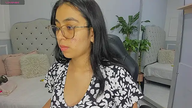 Snapshot of lucelly_15 chatting on February 15, 2026, 11:30 am lucelly 15 online show from February 15, 2026, 11:30 am