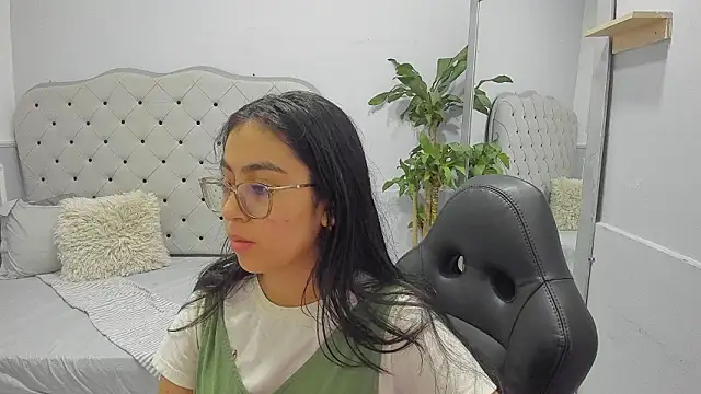 Snapshot of lucelly_15 chatting on February 18, 2026, 11:39 am lucelly 15 online show from February 18, 2026, 11:39 am