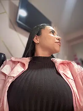 Snapshot of Naatalia chatting on October 6, 2025, 9:45 pm Naatalia online show from October 6, 2025, 9:45 pm