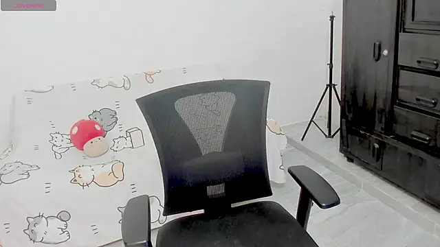 Naoko 7w7 online show from November 26, 2025, 10:33 pm