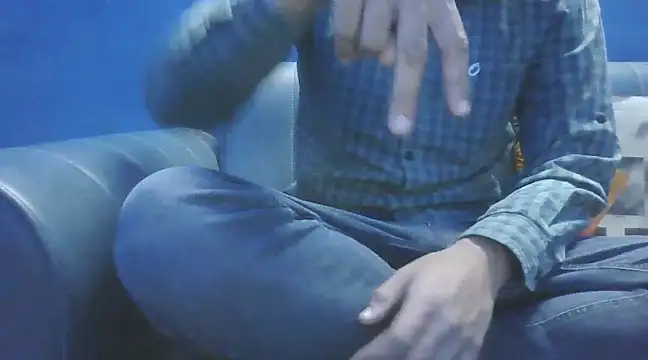 Snapshot of love_me_you chatting on February 19, 2025, 2:44 pm love me you online show from February 19, 2025, 2:44 pm