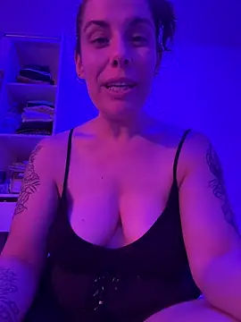 Snapshot of Lar0uch chatting on February 22, 2025, 3:47 pm Lar0uch online show from February 22, 2025, 3:47 pm