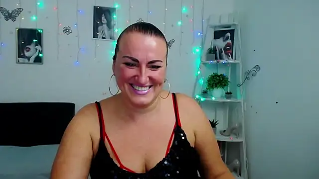 DianaMGG online show from October 14, 2025, 5:25 pm