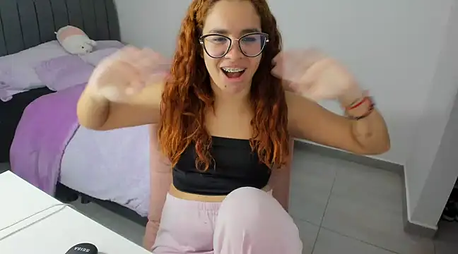 Greciaruiz  online show from March 3, 2025, 11:46 pm