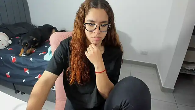 Greciaruiz  online show from October 25, 2025, 9:53 pm