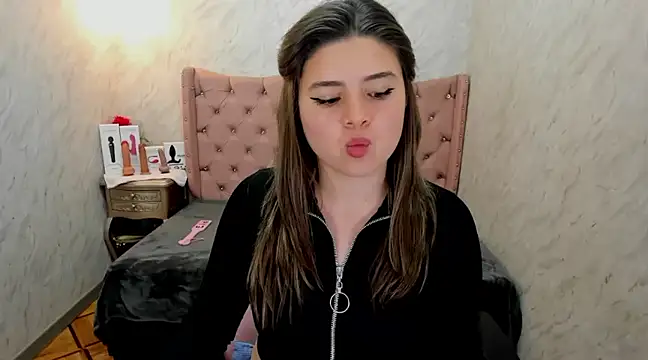 Lianngrace online show from February 22, 2025, 5:02 pm