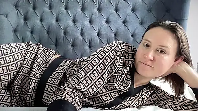 eatmypie69 online show from November 10, 2025, 12:04 pm