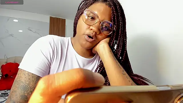 ZahraRose online show from March 18, 2026, 4:21 pm