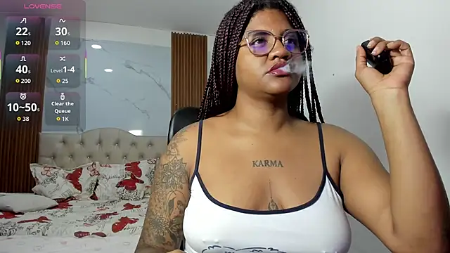 ZahraRose online show from April 7, 2026, 8:53 pm