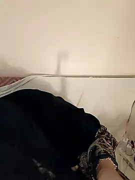 Loly2025 online show from November 13, 2025, 5:45 pm