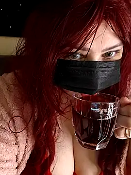 Loly2025 online show from April 19, 2026, 11:29 pm